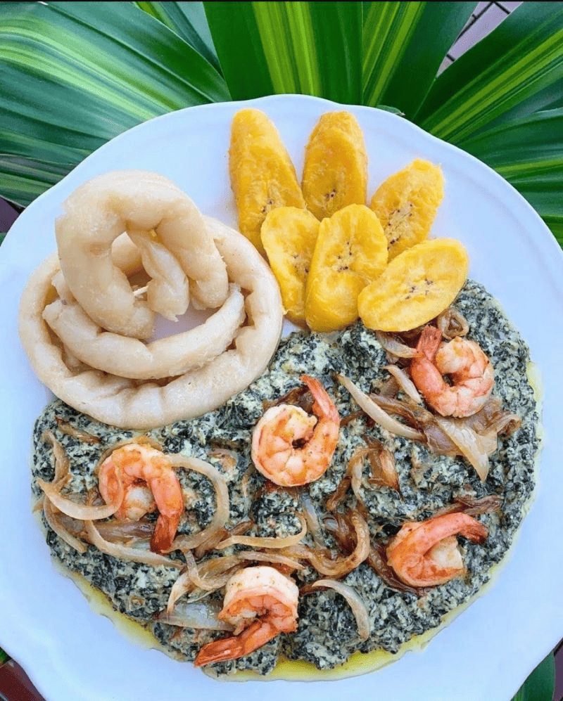 le ndolai crevette + Bâton de manioc + plantain comme repas de Noël 2024