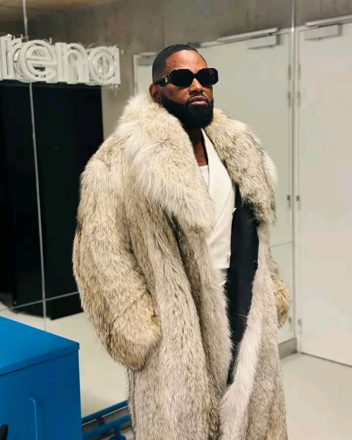 Ferre Gola, a lui aussi fait face à une situation similaire la semaine dernière. Son concert à la Paris La Défense Arena, prévu pour avril 2025, a été annulé