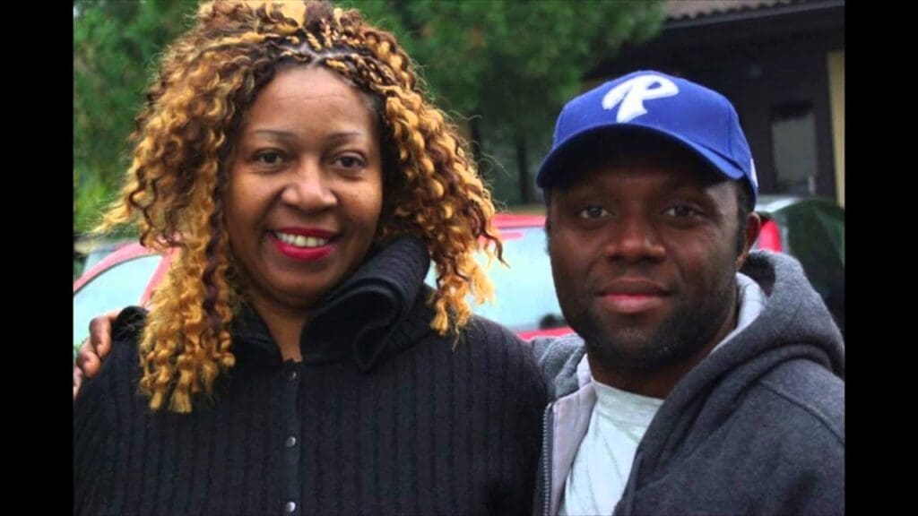 Malgré l’éloignement du Cameroun, elle conserve des liens étroits avec son pays natal