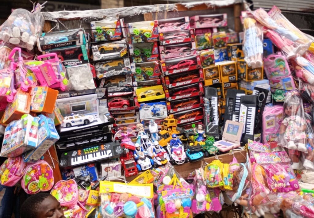 Noël sous tension : les jouets, un luxe pour les parents camerounais