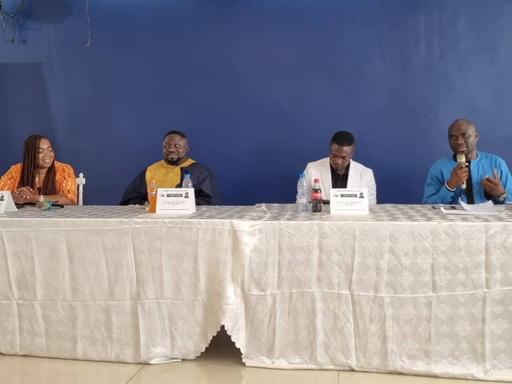 s’expliquer sur son divorce d’avec l’influenceuse Flore de Lille, et de pousser