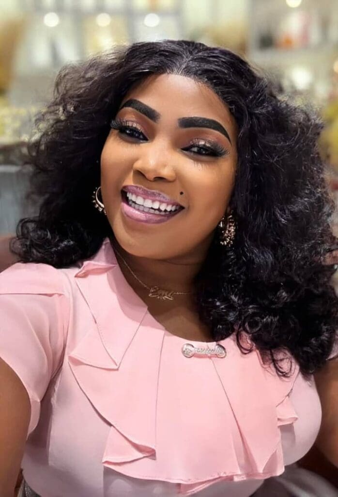 Les acteurs du cinéma Camerounais ne sont pas restés indifférents face à cette situation à l’instar de Emy Dany Bassong 
célébrités 