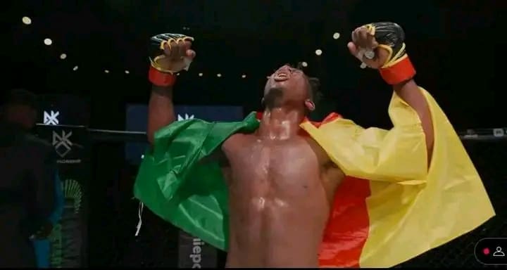 Styve Ngono a dédié sa victoire à sa nation : « Cette ceinture, c’est pour le Cameroun, pour tous ceux qui croient en leurs rêves malgré les défis. En 2025, nous massacrons tous les obstacles ! »