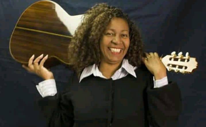 Koko Ateba a su émouvoir et unir les cœurs, tant au Cameroun qu’à l’étranger.