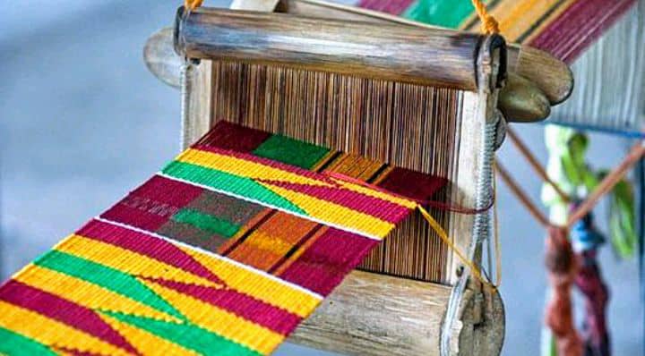  Angela Wanjiku crée des vêtements intelligents