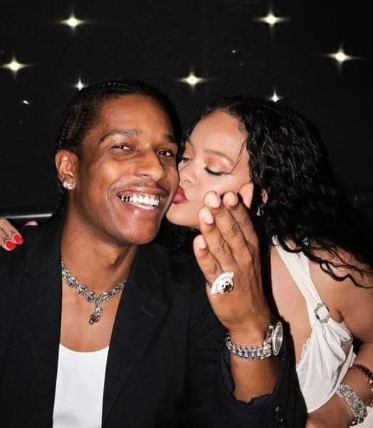 Face à ces accusations, A$AP Rocky a nié les faits et rejeté une offre de plaidoyer proposée par l’accusation, qui prévoyait 180 jours d’incarcération.