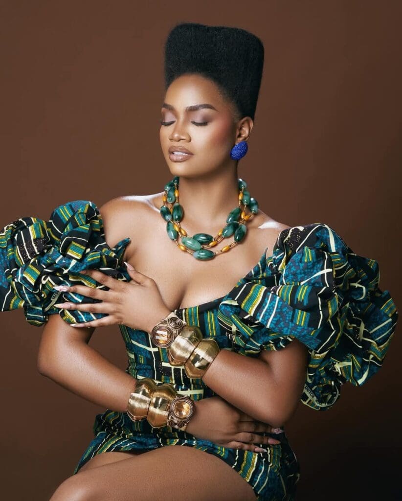 cette polémique pourrait bien se transformer en opportunité pour rappeler l’importance de la mode comme vecteur d’identité et de fierté culturelle.