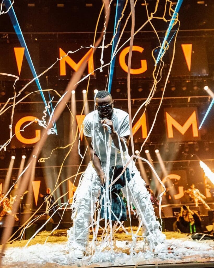 Le 14 février dernier, la 40ᵉ édition des Victoires de la Musique a consacré GIMS en lui attribuant le prestigieux titre d’artiste masculin de l’année