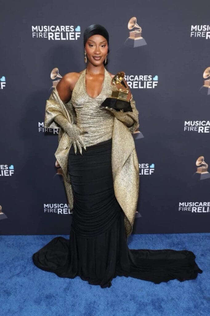 est incluse aux Grammy Awards, ces deux premières récompenses ayant été décernées à des femmes