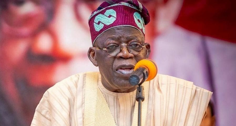 Une distinction saluée par le président nigérian Bola Tinubu, qui a adressé ses félicitations à l’artiste au lendemain de la cérémonie.