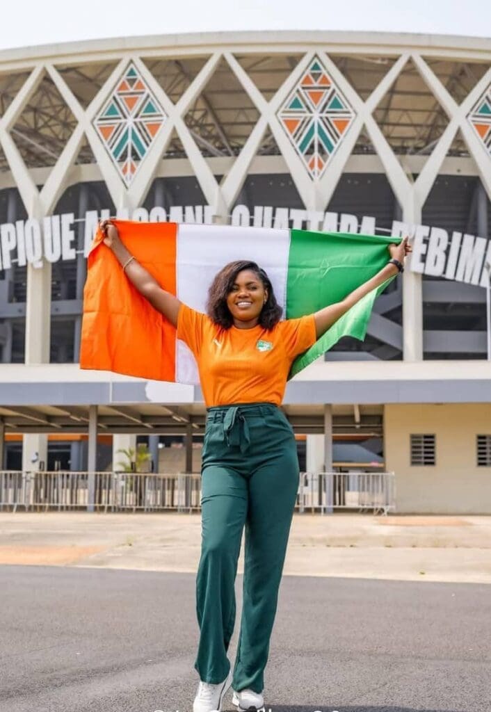 Après Zeinab Bancé, un nouveau challenge artistique mobilise la Côte d’Ivoire. La portraitiste en art optique Mylène Amon s’est lancée dans une performance exceptionnelle