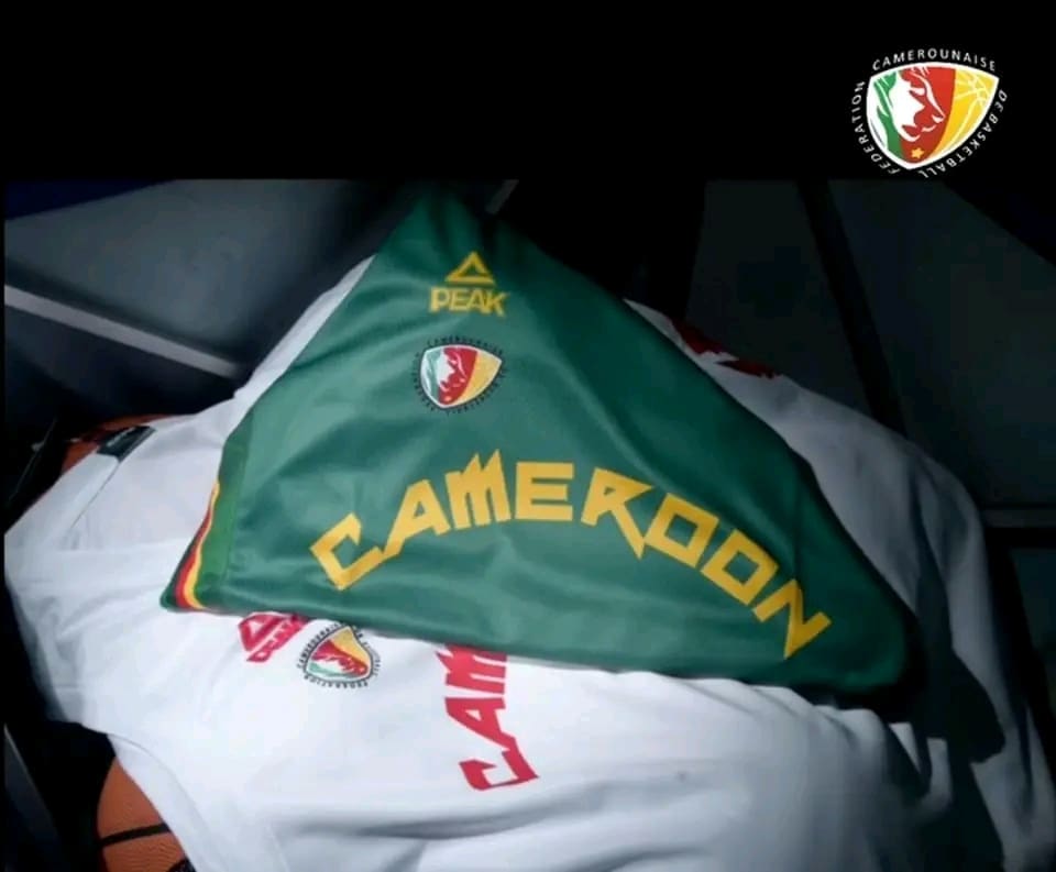 Le basketball camerounais change de look ! La Fédération Camerounaise de Basketball (Fécabasket) a dévoilé les nouveaux maillots des sélections nationales