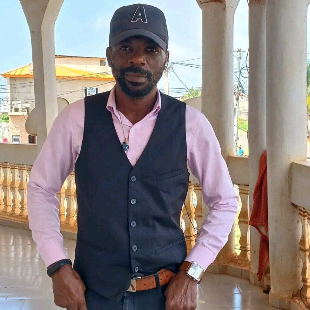 PETIT SAKO: Alors, mon pire souvenir vécu en tant qu'artiste.. Ici au Cameroun, j'ai vécu un cauchemard.