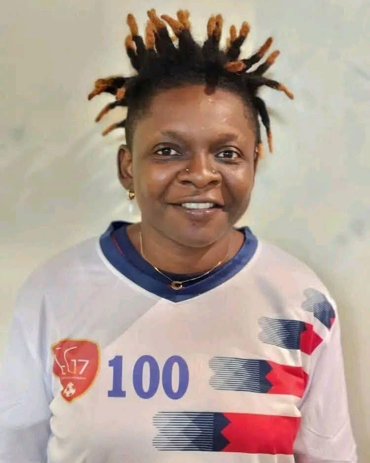Bonne nouvelle pour les passionnés de football féminin camerounais. Gaëlle Déborah Enganamouit, Ballon d'or africain 2015 va rechausser