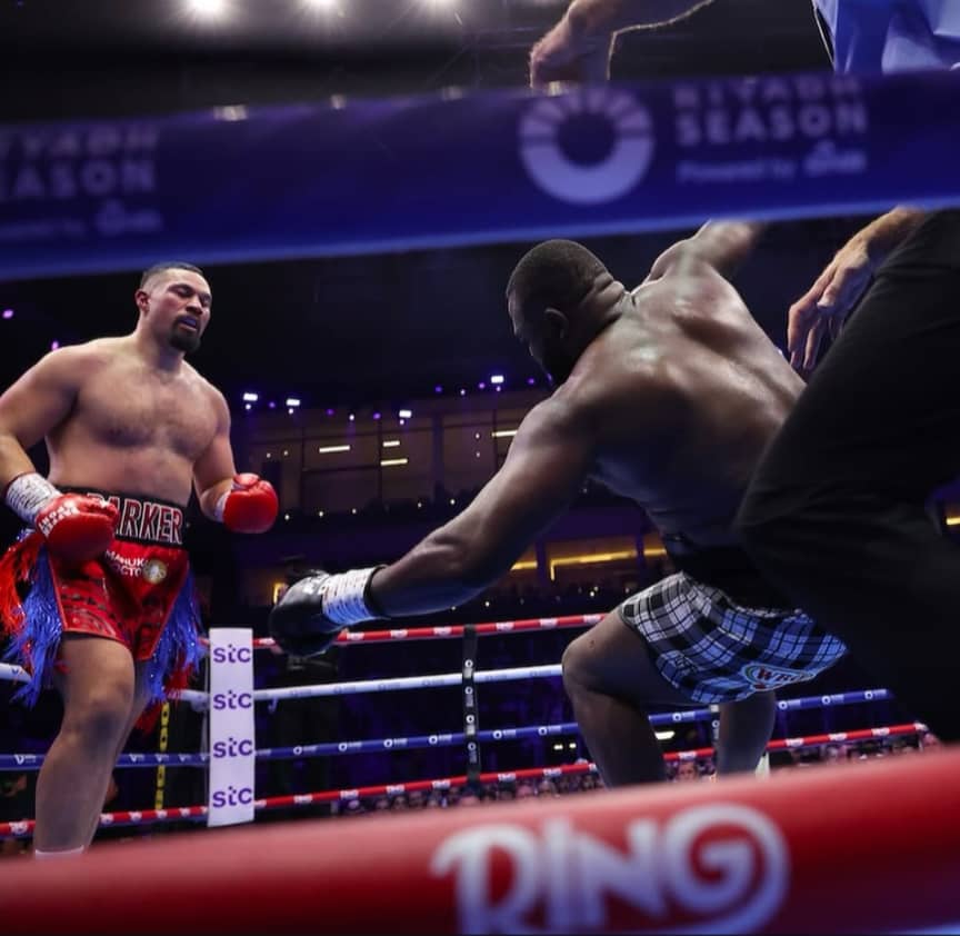 Martin Bakole s’incline par KO face à Joseph Parker