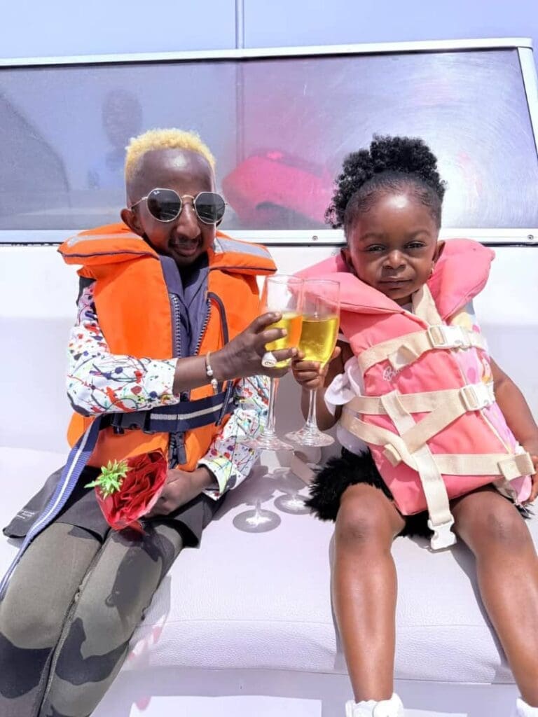 De son côté, Mariame Diakité profite bien de sa soudaine notoriété qui pourra