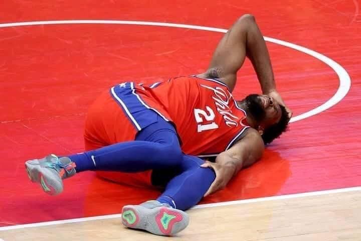 Joël Embiid ne retrouvera pas les parquets de la NBA cette saison. La faute à une blessure au genou gauche contractée en début de saison.