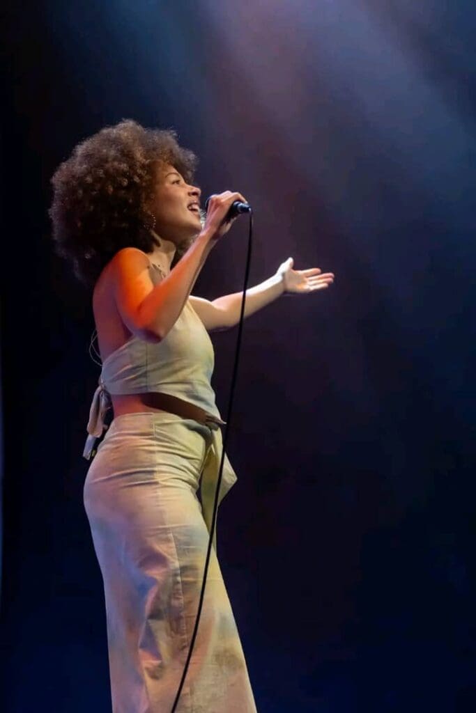 "Bravo Lubiana. Te supporte depuis Port-Gentil."