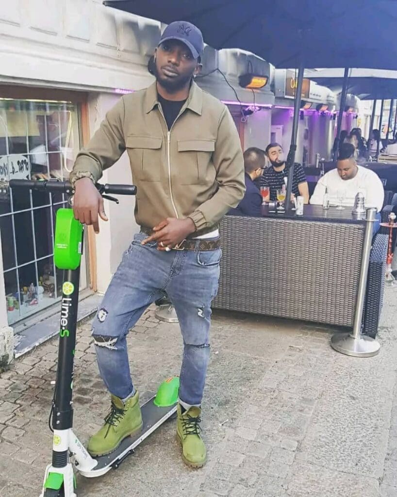 PEOPLE/MUSIQUE: L'artiste nigérian Mr. May D fauche brutalement Wizkid