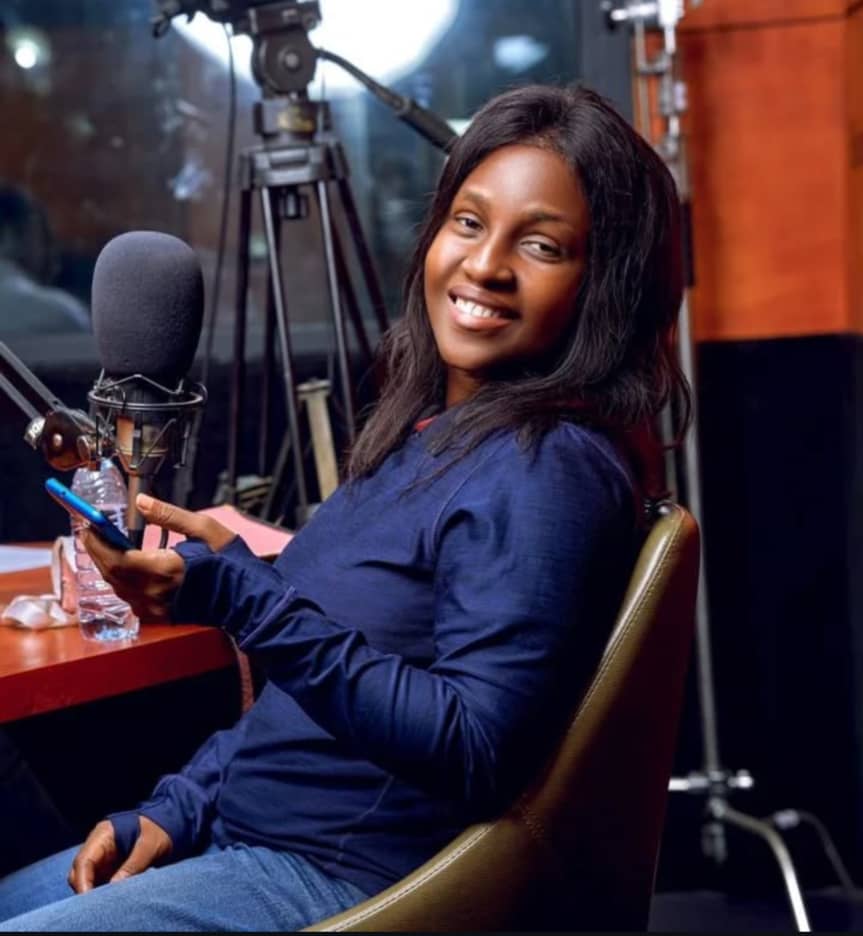 Mélanie, cadre dans une entreprise de communication, évoque une approche introspective : « Peu importe les circonstances extérieures, si on est en paix avec soi-même, on trouve toujours une raison d’être heureux ».