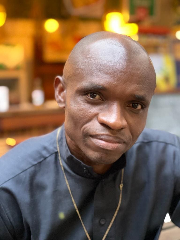 Basseek Fils Miséricorde est une valeur du théâtre et de l'humour camerounais. Diplômé en art dramatique