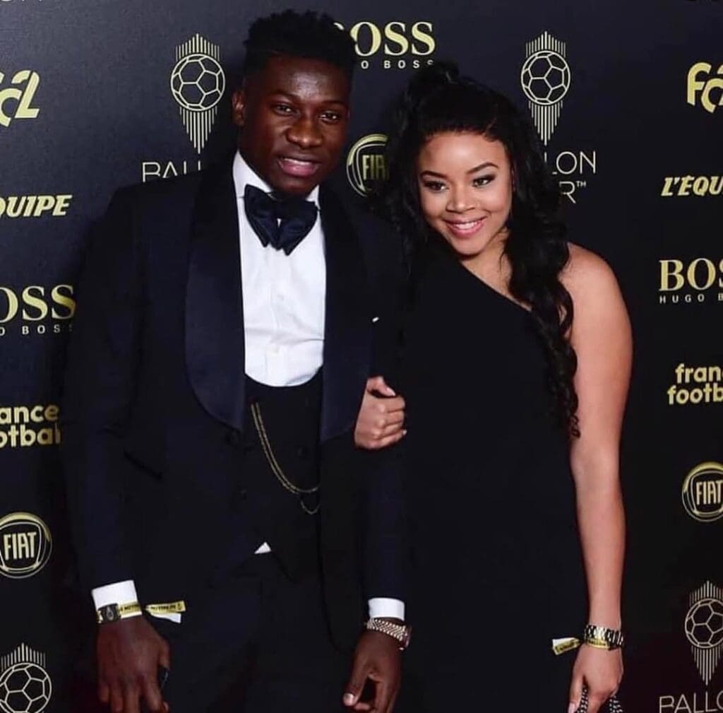 Mélanie après que cette dernière a été victime d'un braquage le 29 mars dernier, alors qu'elle se trouvait sous le parking d'un restaurant italien dans la banlieue de Manchester.