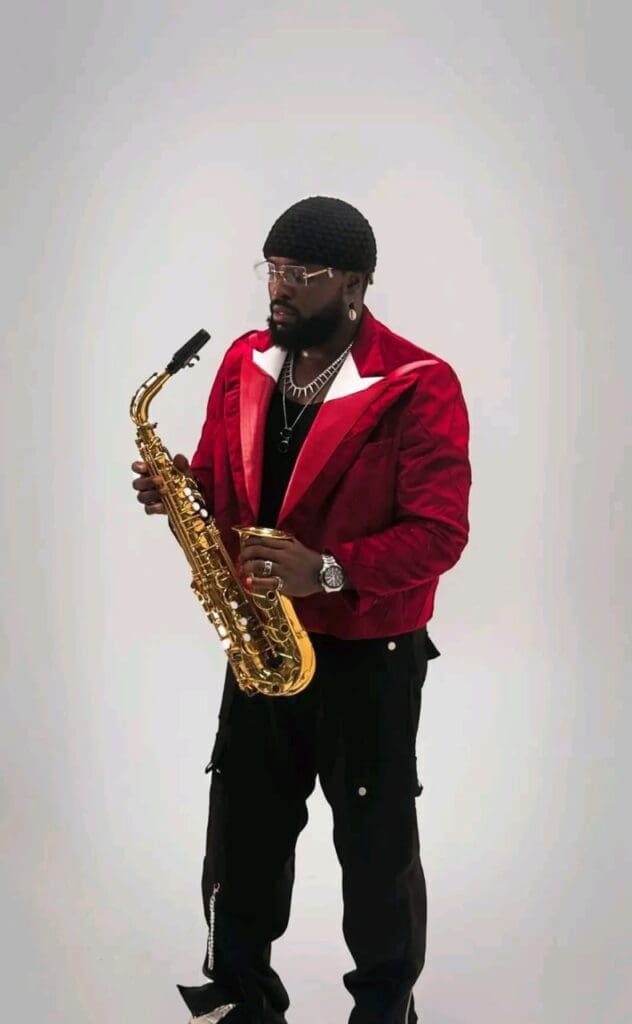 Phillbill se ligue contre les footballeurs pingres: "C'est ta femme qui doit porter ton héritage, pas ta mère"