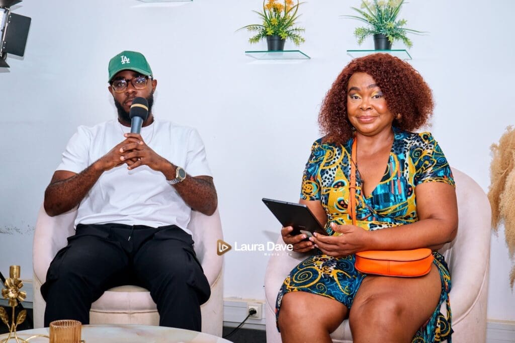 Ange Moffi : sur sa chaîne YouTube. Sur tiktok aussi.