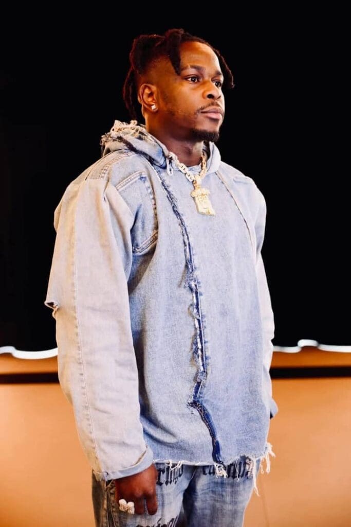 Didi B s’est rendu à Yamoussoukro, capitale politique de la Côte d’Ivoire, pour rendre hommage à l’ancien président Félix Houphouët-Boigny. 