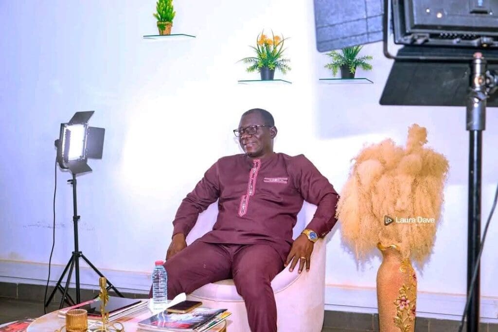 Avec 25 ans de carrière à son actif, Alain Kengne dit "Petrol" est un comédien et réalisateur camerounais. Il s'est fait connaître du grand