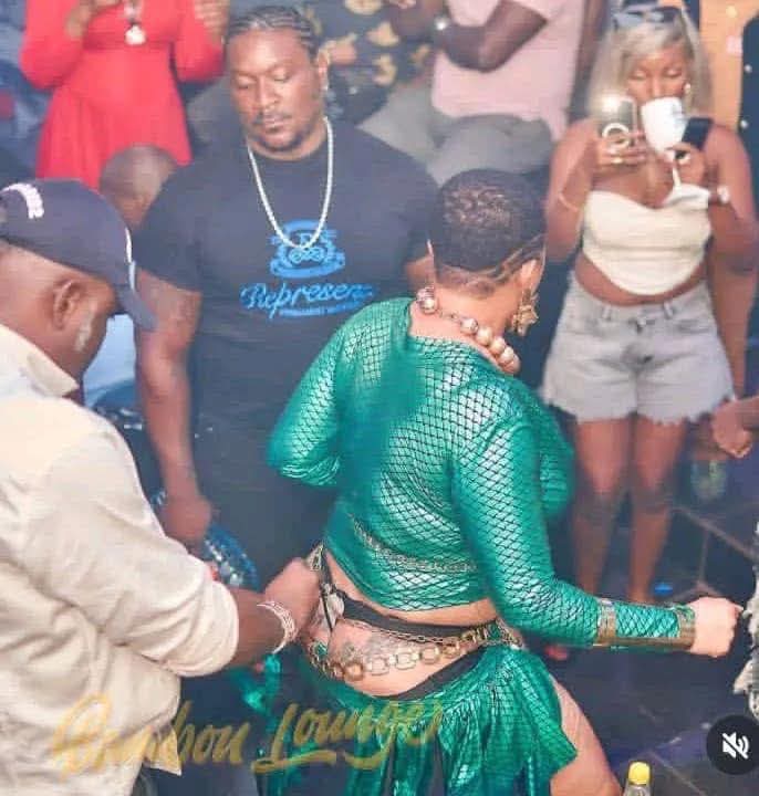  Lady Ponce enflamme la toile avec une tenue de scène jugée "impudique" par les internautes