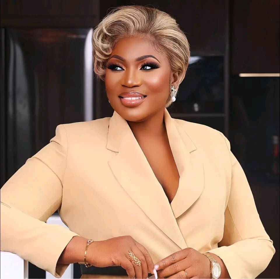  Lady Sonia tape durement sur ses détracteurs