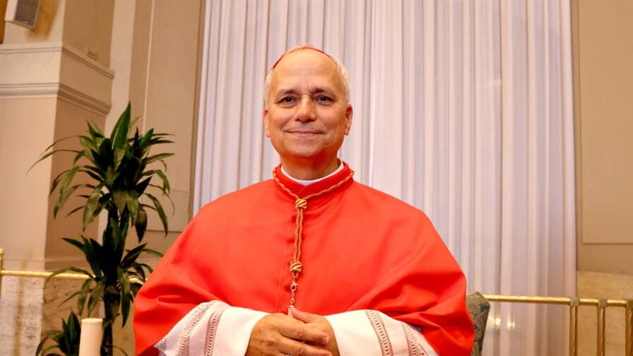 Le 8 mai 2025, l'Église catholique a désigné à sa tête le cardinal américain Robert Francis Prevost. Originaire de Chicago