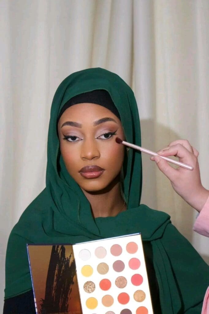 Kim Makosso a pris la parole, pour se désolidariser publiquement des agissements de son géniteur. Lors d’un live sur TikTok, la jeune femme a tenu à clarifier les choses