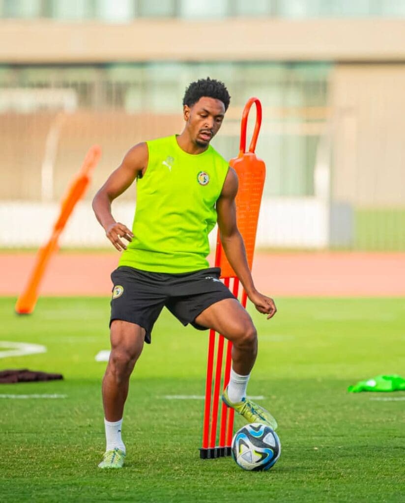 Le défenseur sénégalais Abdou Diallo s’est récemment confié sur son enfance et les fondements de son identité. Issu d’un foyer monoparental