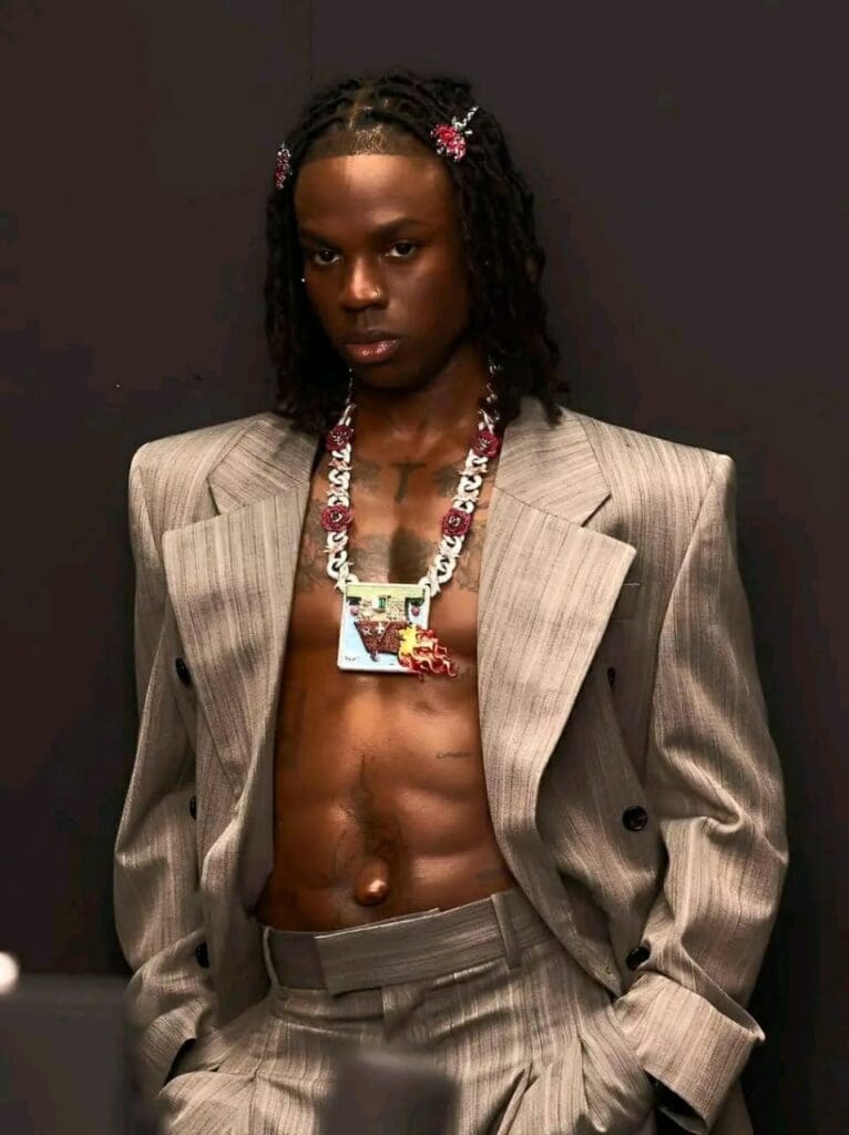 Rema entre dans la légende avec 3 milliards de streams sur YouTube Music