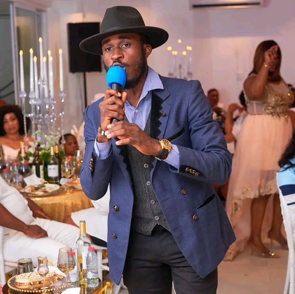 Mauvais état des routes dans la ville de Douala les « people » montent au créneau