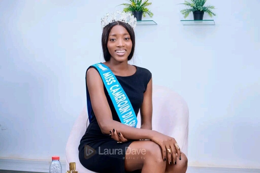 De passage dans les locaux de Laura Dave Média Télévision, Élise Azar Mefoko, Miss Cameroun Diaspora Russie 2025 et finaliste du concours Miss Cameroun 2025