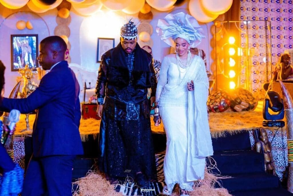 Amatullah Ndam Nyoya et Ako Mengot célèbrent leur mariage à Rome après une bénédiction du pape