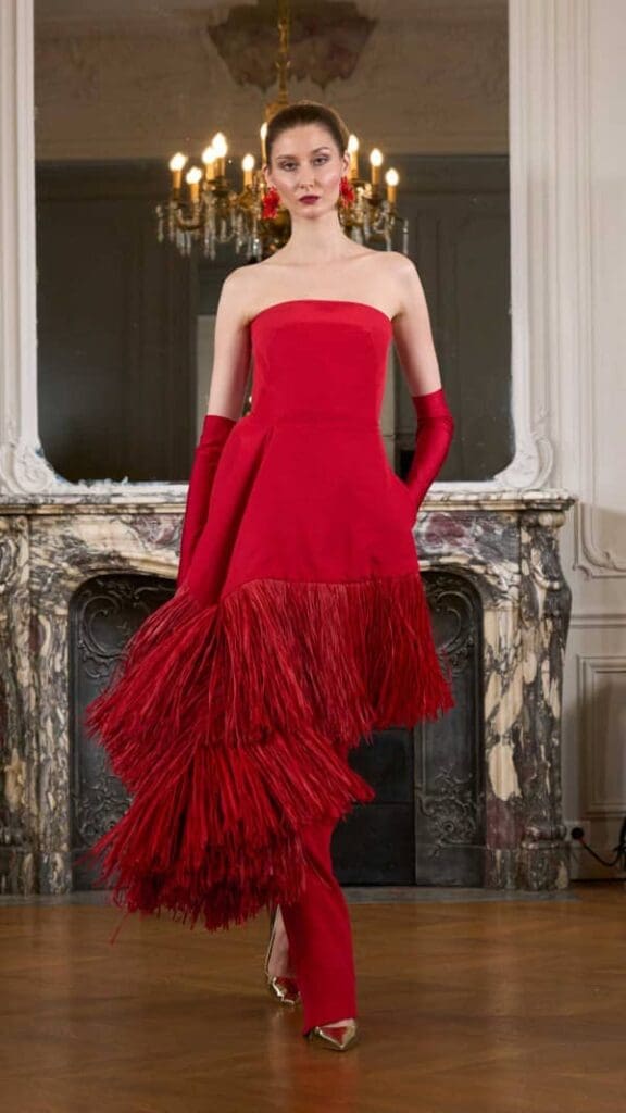 La Haute Couture Week se tient à Paris du 7 au 10 juillet 2025. Le premier jour, le créateur camerounais Imane Ayissi a présenté sa collection Automne–Hiver 2025‑2026, baptisée " IKORROK" .