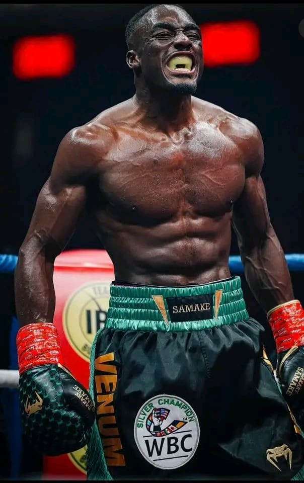 Une tempête médiatique s’abat sur Bakary Samake. Le boxeur franco-malien, champion WBC-Silver des super-welters, est au cœur d’une 