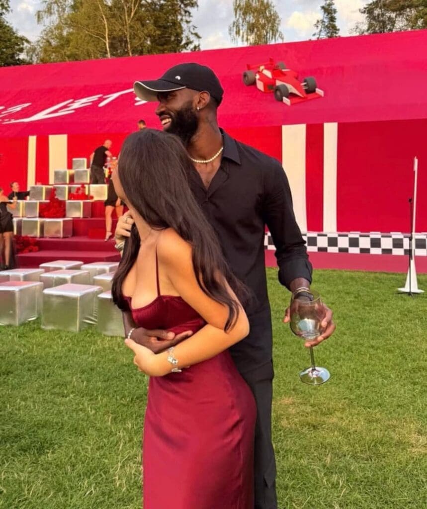 Ces footballeurs africains sans alliance qui assument leur compagne en public