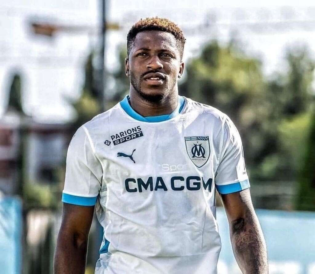 Bryan Mbeumo a finalement pris la destination de Manchester United après de longues semaines de négociations entre les Reds Devils 