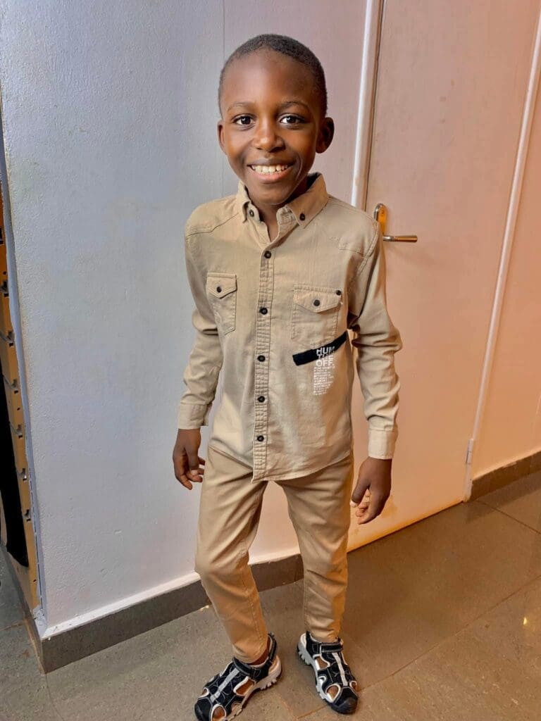 Alors que le mois de juillet se referme, des figures du showbiz camerounais traversent des heures sombres. Deux jeunes talents très appréciés du public ont perdu leur mère à un jour d’intervalle.