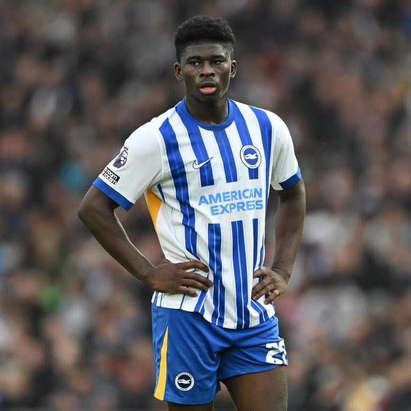 De retour dans le groupe de Brighton après quelques jours de repos, Carlos Baleba fait parler de lui sur le marché des transferts. Le profil du milieu