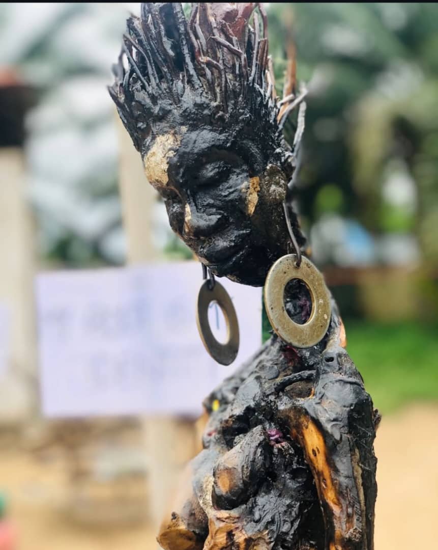 Emmanuel Ekokotu sculpteur nigérian