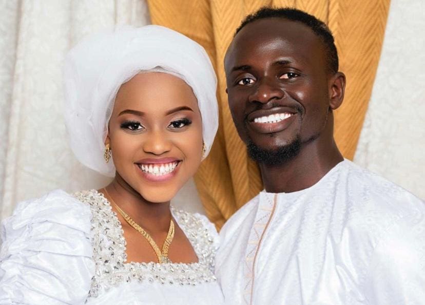 Mr Eazi  mariage à huis clos