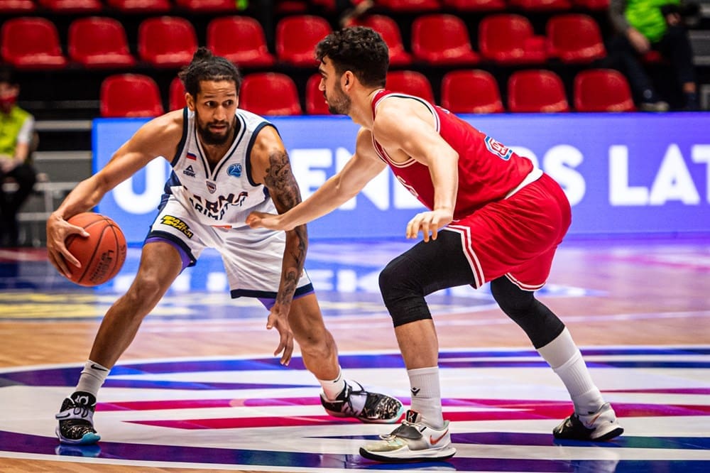 Meneur créatif, capable d’alterner entre scorer et distribuer selon les besoins du match, Jeremiah Hill s’est imposé en peu de temps comme 