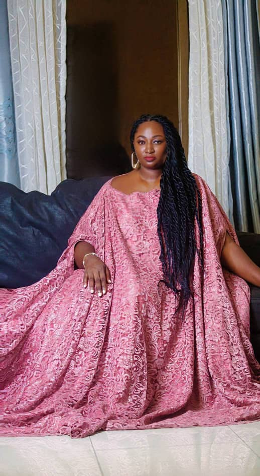  Elizabeth Cynthia lève le voile sur sa bataille contre la dépression