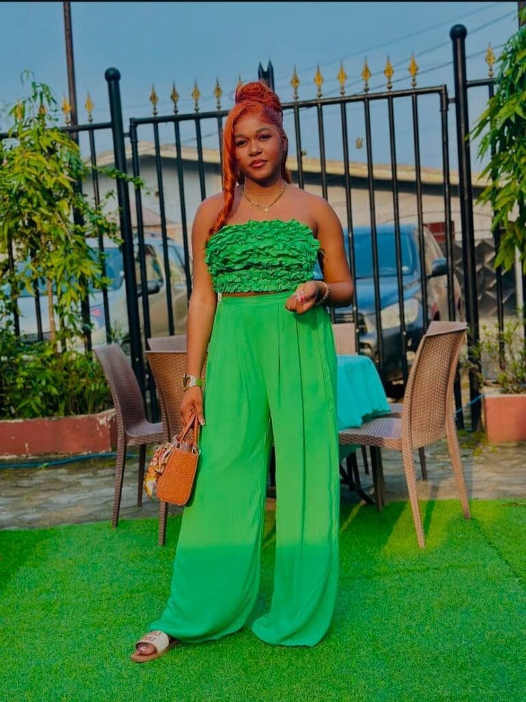 À seulement 21 ans, Dayana Muriel, jeune influenceuse camerounaise et maman, fait vibrer TikTok avec ses vidéos tantôt drôles, tantôt